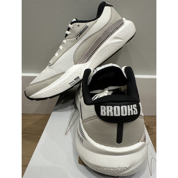 Women’s Brooks Adrenaline GTS 24 Running Shoes Coconut/Silver/Black 10.5 EUC! - Picture 8 of 13